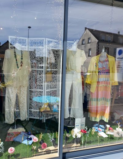 Décoration de vitrine pour le comptoir des quartiers à Questembert