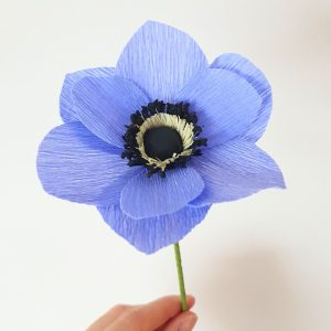 Anémone en papier bleue